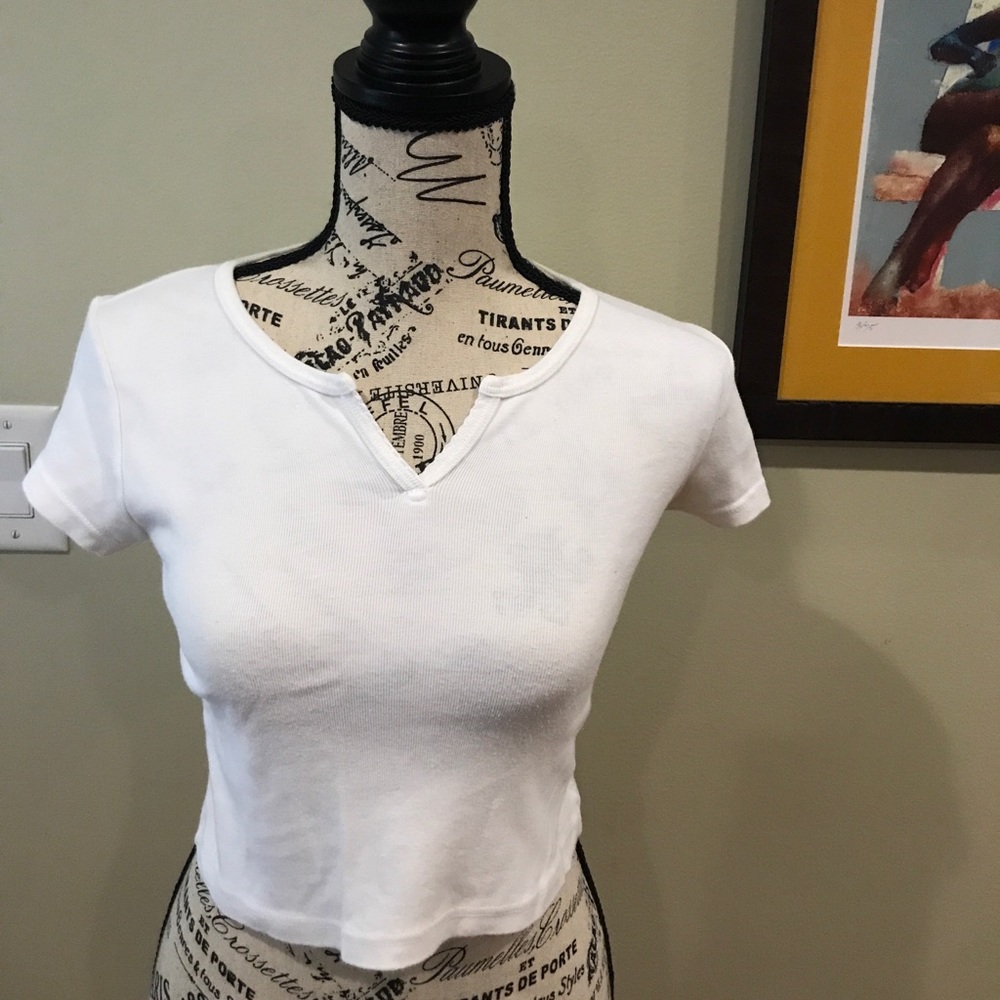 Cropped white shirt